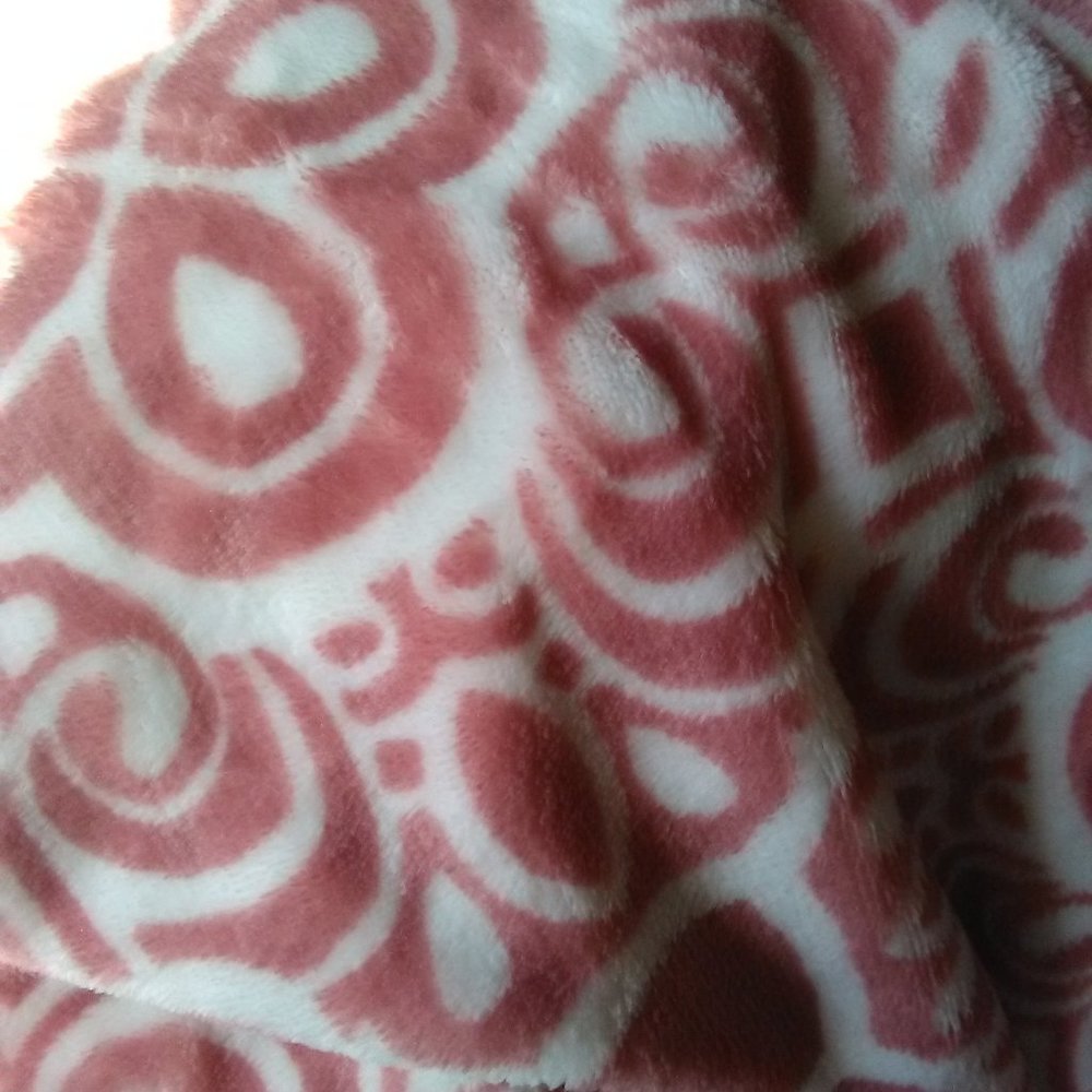 NWT Oversized Decorative Medallion Throw - Picture 6 of 9